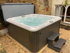 Smart Dual Riser Hot Tub Steps -Outdoor Living Hottubs Shop 3 7bde194c ae34 4e6c a9c8 d1808c8709e4