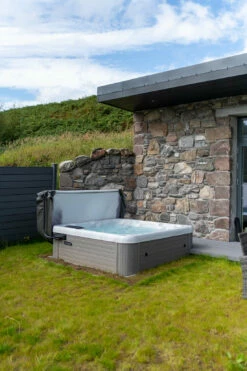 Holiday Let 5 - 5 Person Hot Tub With 1 Lounger -Outdoor Living Hottubs Shop HolidayLet SterlinngSilver 11