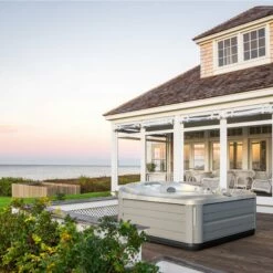 Jacuzzi® J475IP™ - 6 Person Hot Tub With 1 Lounger -Outdoor Living Hottubs Shop Hot Tub Jacuzzi 475 2020 lifestyle image in garden