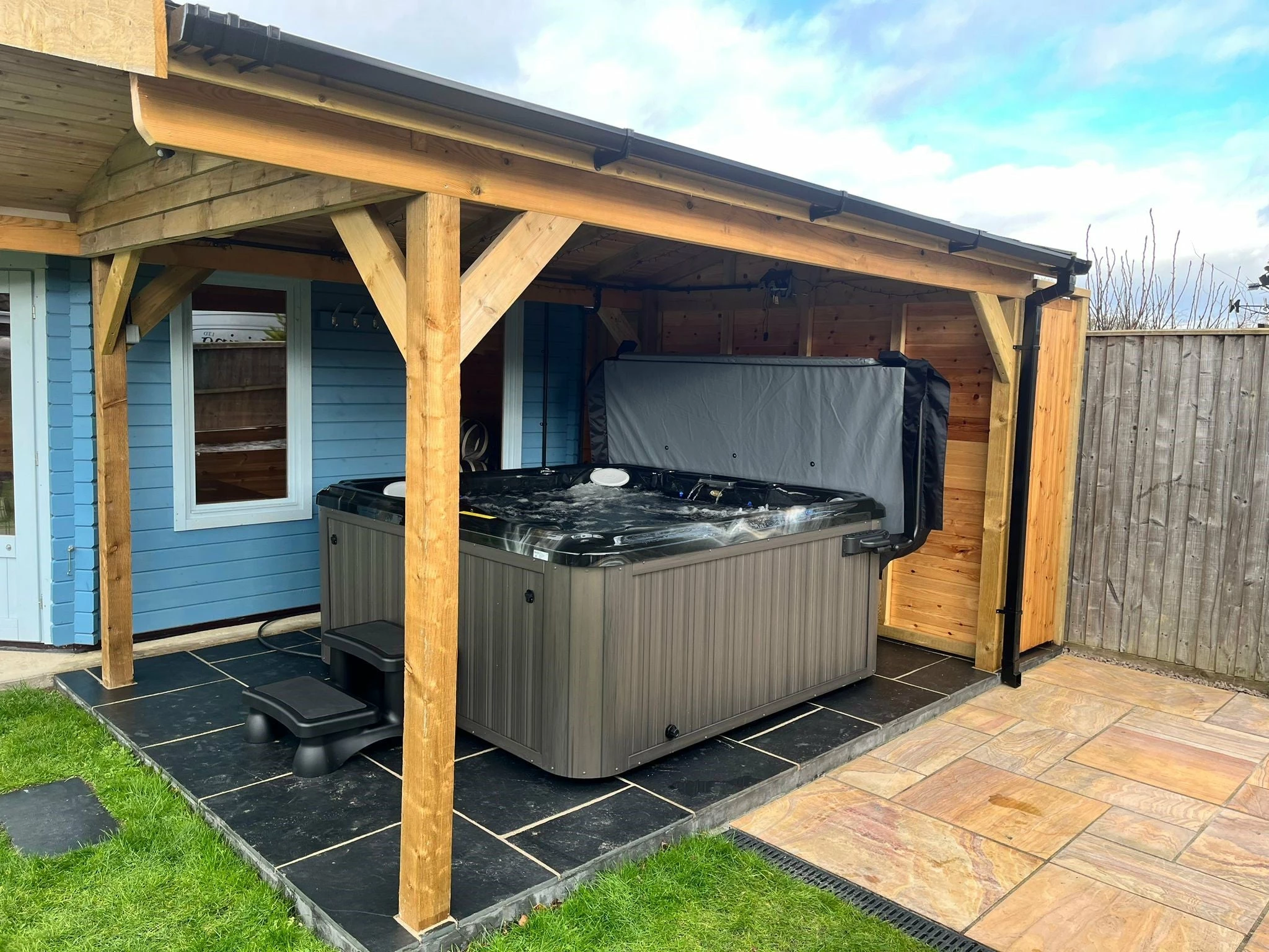 Jacuzzi® J235™ / J235IP™ - 6 Person Hot Tub With 1 Lounger 14 Jacuzzi® J235™ / J235IP™ - 6 Person Hot Tub With 1 Lounger - Image 12