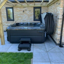 Jacuzzi® J375IP™ - 6 Person Hot Tub With 1 Lounger -Outdoor Living Hottubs Shop J375IPAmyArcherInstallJacuzzi4square