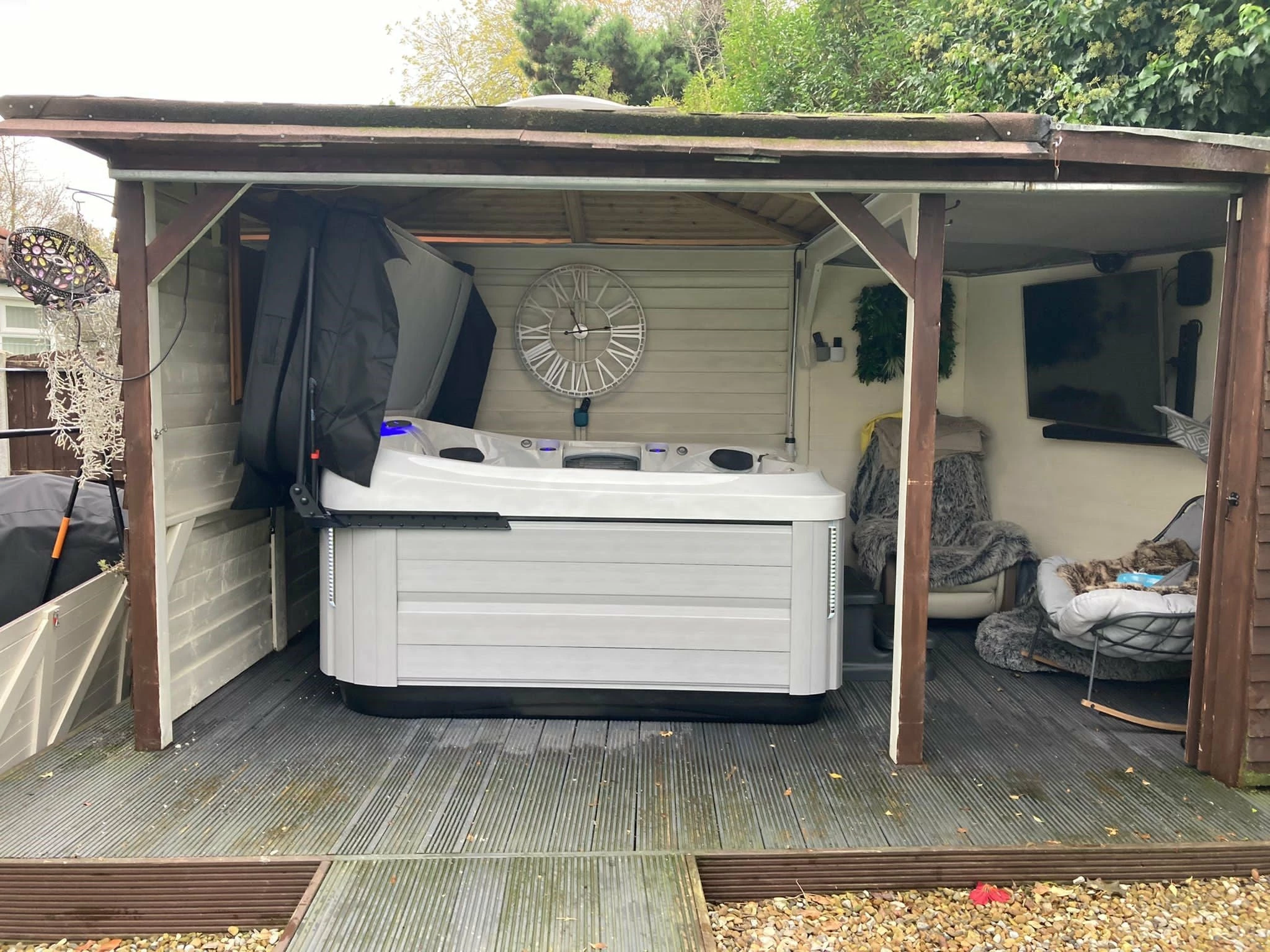 Jacuzzi® J435IP™ - 6 Person Hot Tub With 1 Lounger 16 Jacuzzi® J435IP™ - 6 Person Hot Tub With 1 Lounger - Image 14