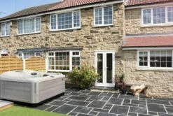 Jacuzzi® J445IP™ - 7 Person Hot Tub -Outdoor Living Hottubs Shop J445 UK 2019 Lifestyle 3000x2018 e40e74c2 cff8 4fa0 b150 4f83d453aea6