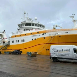 Jacuzzi® Lodge™ M - 4-5 Person Hot Tub 32 Jacuzzi® Lodge™ M - 4-5 Person Hot Tub -Outdoor Living Hottubs Shop JacuzziLodgeMHotTub