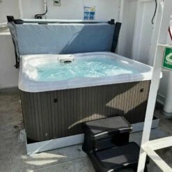 Jacuzzi® Lodge™ M - 4-5 Person Hot Tub 28 Jacuzzi® Lodge™ M - 4-5 Person Hot Tub -Outdoor Living Hottubs Shop JacuzziLodgeMHotTub2