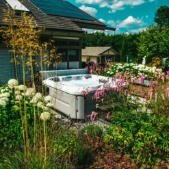 Jacuzzi® J335IP™ - 6 Person Hot Tub With 1 Lounger -Outdoor Living Hottubs Shop Jacuzzi J335IP 5 6PersonHotTub square 5