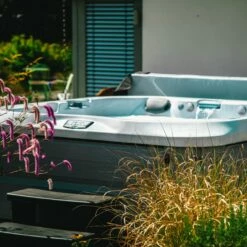 Jacuzzi® J335IP™ - 6 Person Hot Tub With 1 Lounger -Outdoor Living Hottubs Shop Jacuzzi J335IP 5 6PersonHotTub square 7