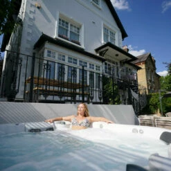 Jacuzzi® J335IP™ - 6 Person Hot Tub With 1 Lounger -Outdoor Living Hottubs Shop Jacuzzi J335IP 5 6PersonHotTub2