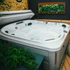 Jacuzzi® J475IP™ - 6 Person Hot Tub With 1 Lounger -Outdoor Living Hottubs Shop Jacuzzi J475IP 5 6PersonHotTub square 10