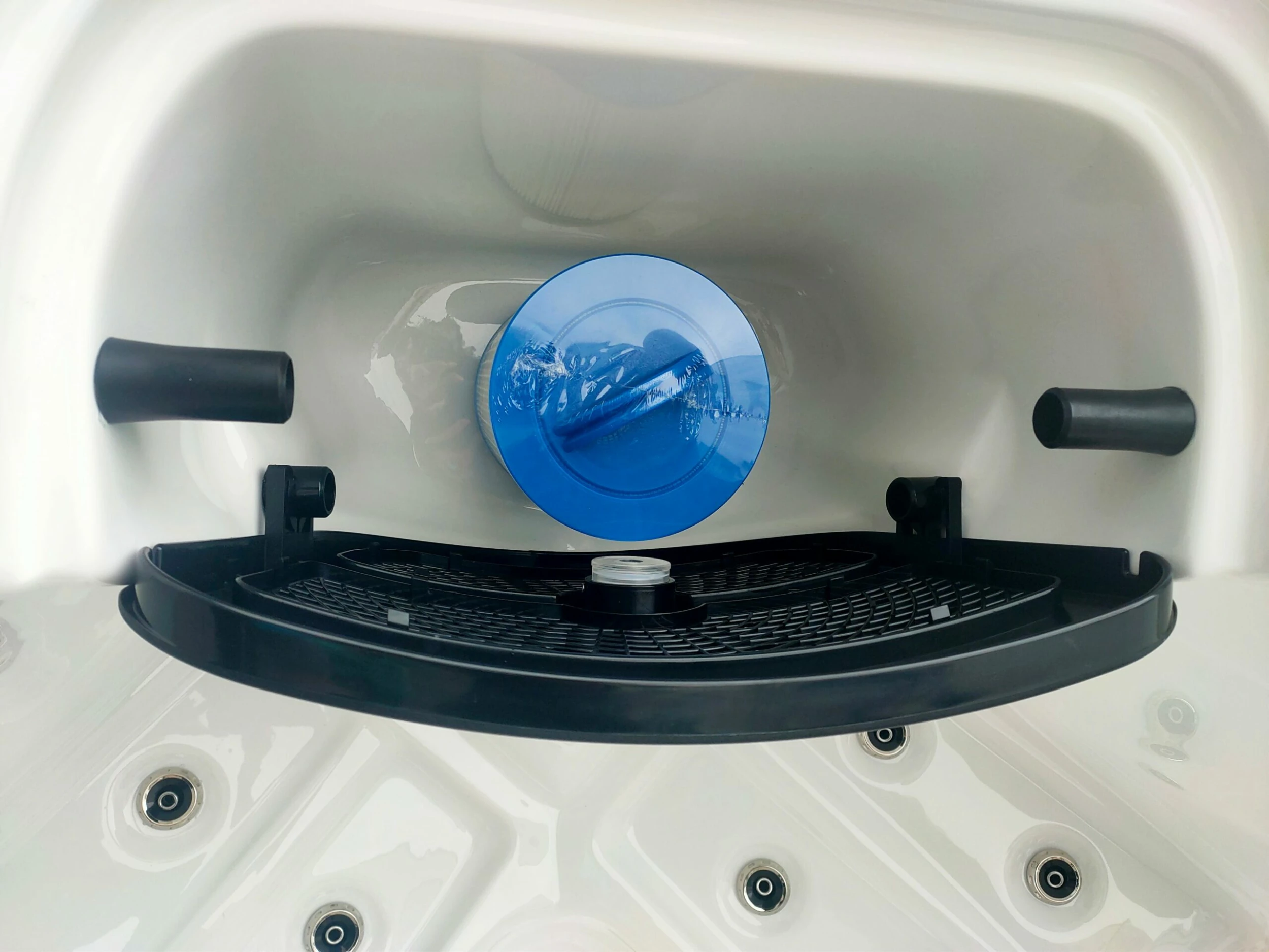 Outdoor Trident Lite - 5 Person Hot Tub With 2 Loungers 16 Outdoor Trident Lite - 5 Person Hot Tub With 2 Loungers - Image 15