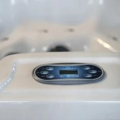 Outdoor Refresh - 6 Person Hot Tub With 1 Lounger -Outdoor Living Hottubs Shop Refresh2021 7