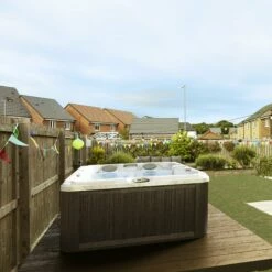 Jacuzzi® J225™ - 4 Person Hot Tub -Outdoor Living Hottubs Shop UK J225 square