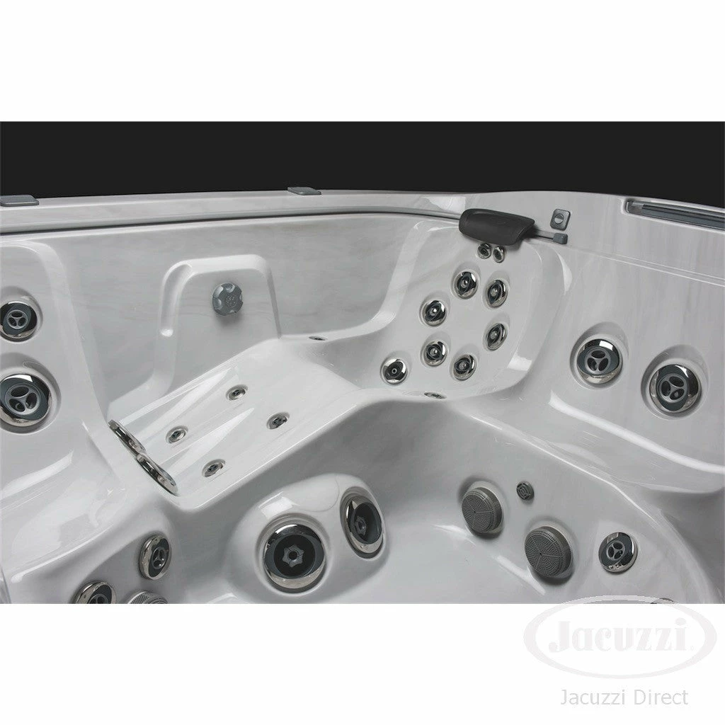 Jacuzzi® J575IP™ - 5-6 Person Hot Tub With 1 Lounger 7 Jacuzzi® J575IP™ - 5-6 Person Hot Tub With 1 Lounger - Image 5